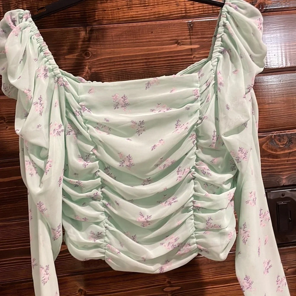 Cute Top - Picture 2 of 10